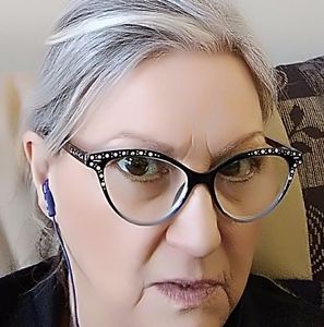 Meet your Posher, Lori